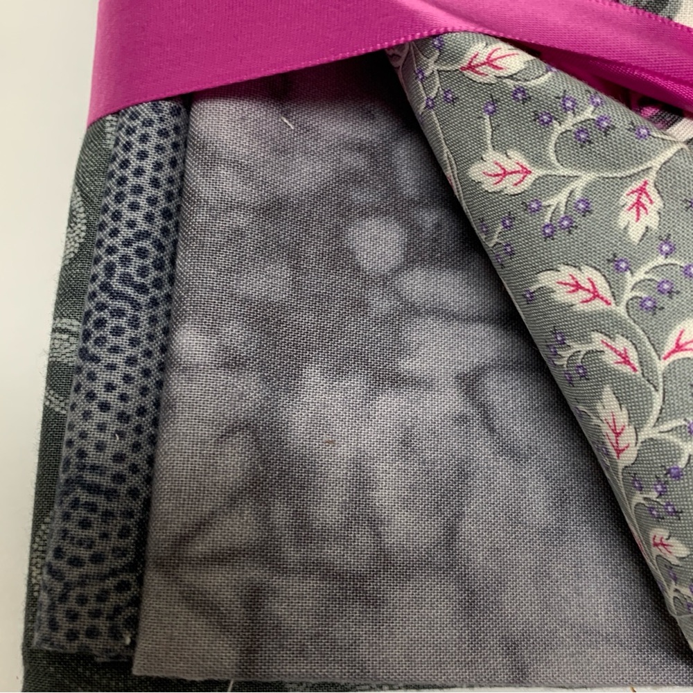 8 Piece Floral Patterned Fat Quarters Bundle Sweet Treat Enchante II Gray Pink - Picture 10 of 13